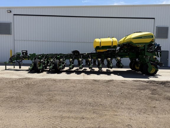 2013 John Deere 1770 Equipment Image0