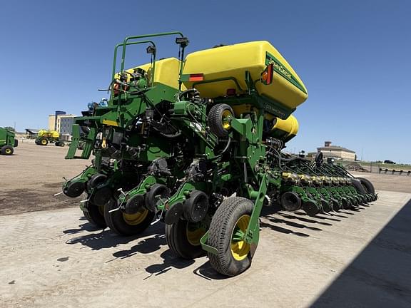 Image of John Deere 1770 equipment image 4