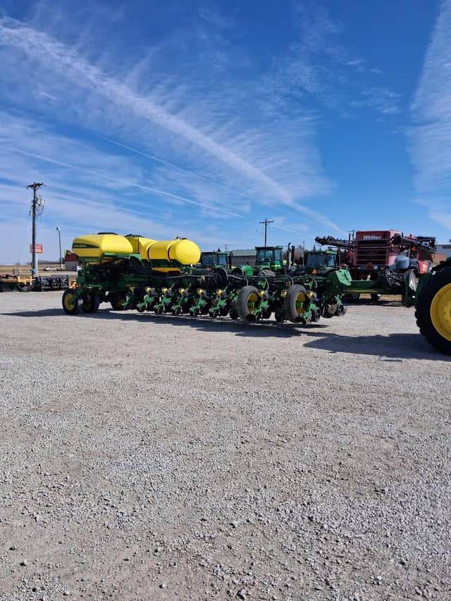 Image of John Deere 1770 equipment image 4