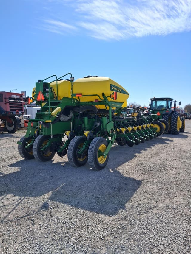 Image of John Deere 1770 equipment image 2