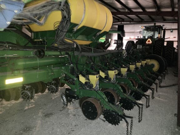 Image of John Deere 1770 equipment image 1