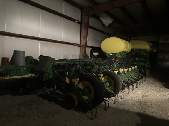 2013 John Deere 1770 Equipment Image0
