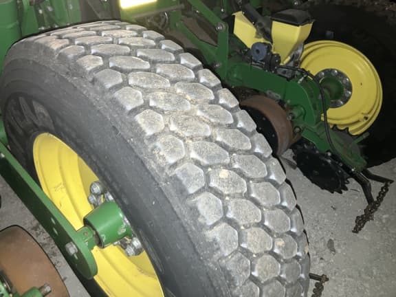 Image of John Deere 1770 equipment image 2