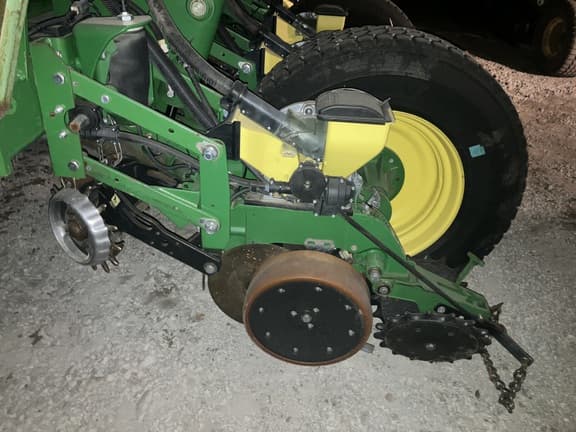 Image of John Deere 1770 equipment image 3