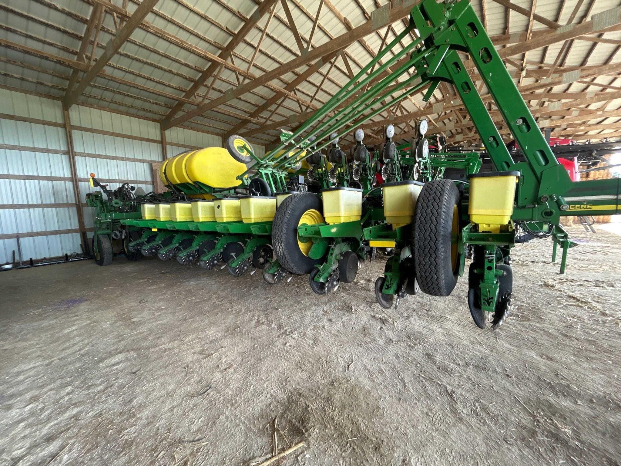 2013 John Deere 1770 Equipment Image0