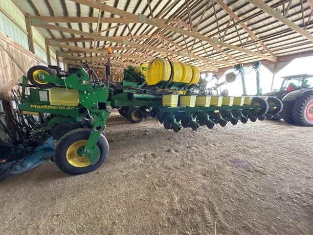 Image of John Deere 1770 equipment image 2