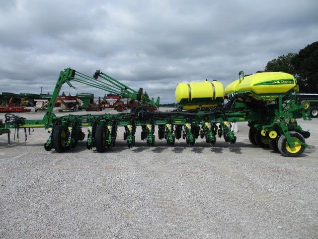 Image of John Deere 1770 equipment image 2