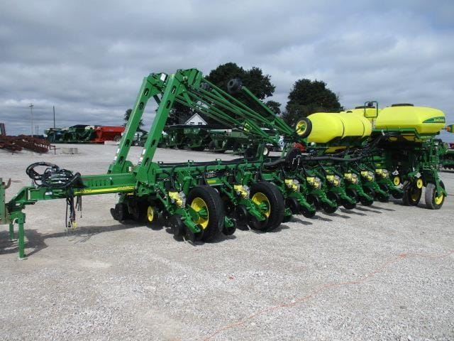 2013 John Deere 1770 Equipment Image0