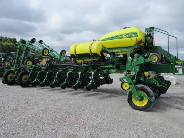 Image of John Deere 1770 equipment image 4