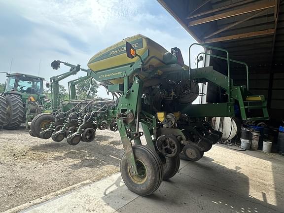 Image of John Deere 1770 equipment image 4