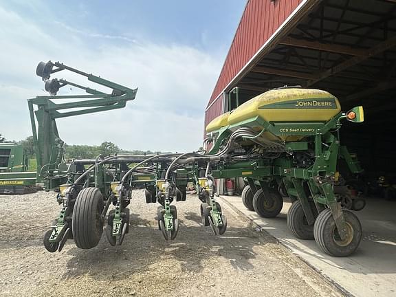 Image of John Deere 1770 equipment image 2