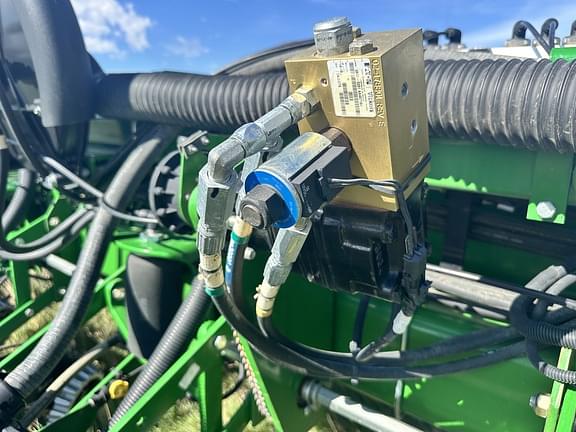 Image of John Deere 1770 equipment image 3