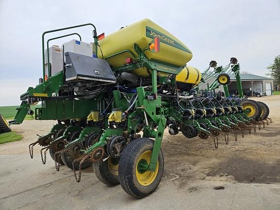 Image of John Deere 1770 equipment image 3