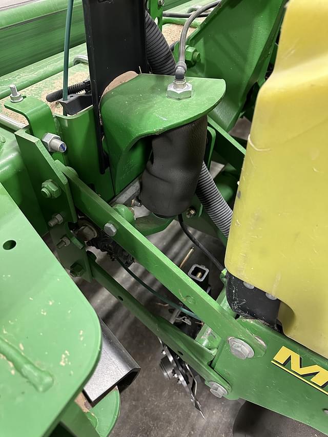 Image of John Deere 1770 equipment image 1