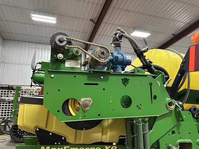 Image of John Deere 1770 equipment image 3