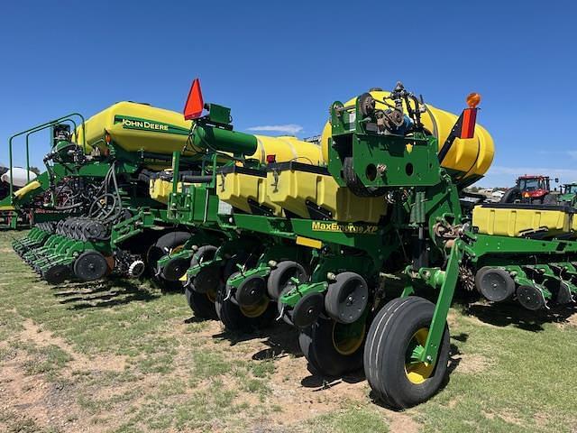 Image of John Deere 1770 equipment image 1
