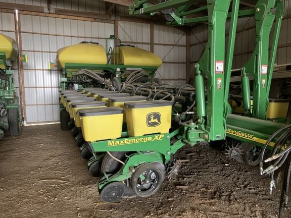 Main image John Deere 1770