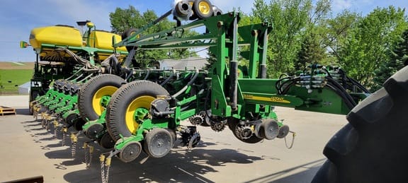 Main image John Deere 1770