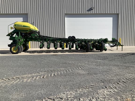 Image of John Deere 1770 equipment image 3