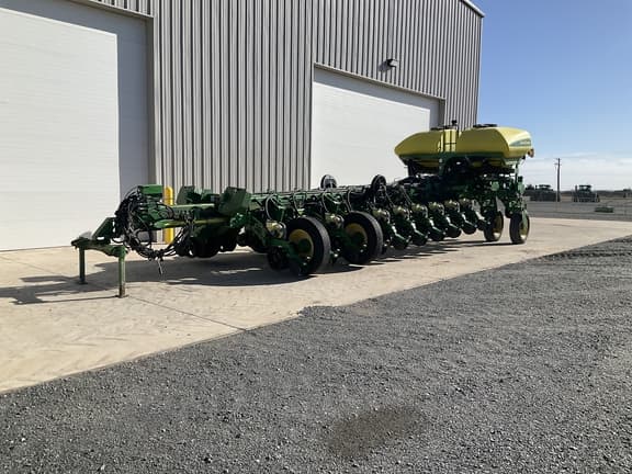 Image of John Deere 1770 equipment image 1