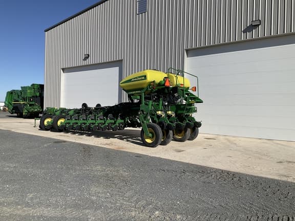 Image of John Deere 1770 equipment image 2