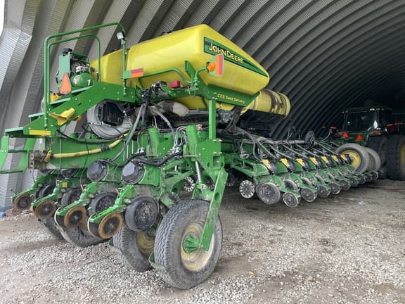 Image of John Deere 1770 equipment image 3