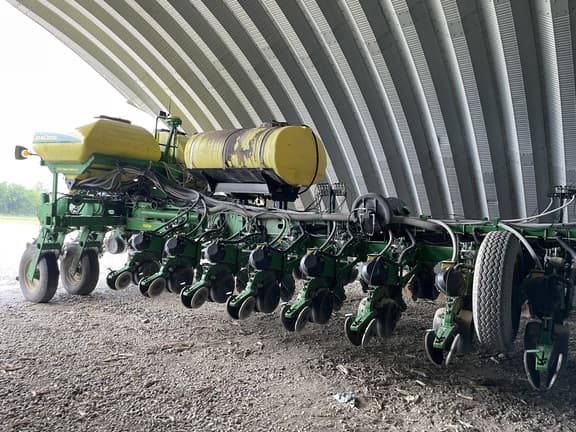 Image of John Deere 1770 equipment image 1