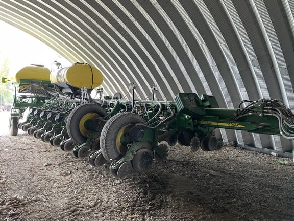 2013 John Deere 1770 Equipment Image0