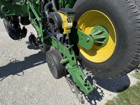 Image of John Deere 1770 equipment image 2