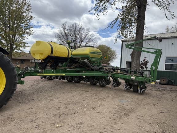 Image of John Deere 1770 equipment image 4