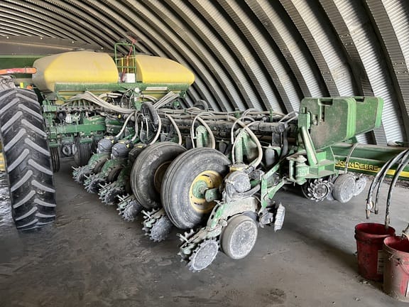 2013 John Deere 1770 Equipment Image0