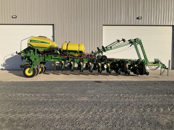 Image of John Deere 1770 equipment image 4