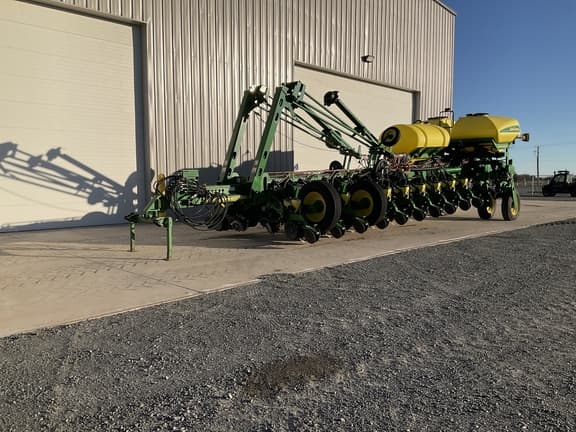 Image of John Deere 1770 equipment image 1