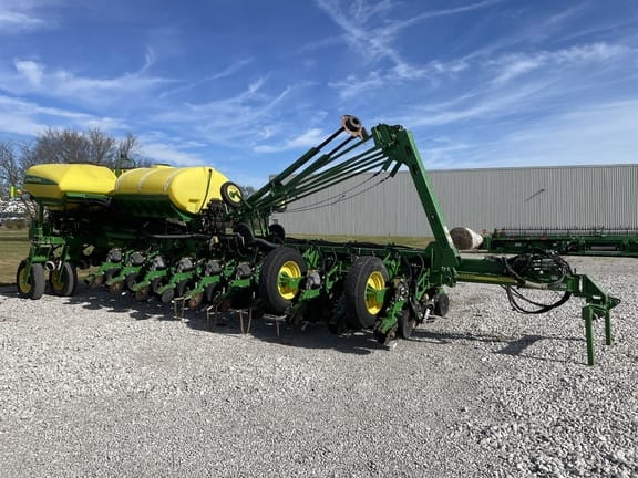 Main image John Deere 1770