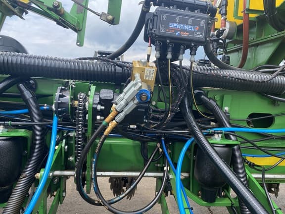 Image of John Deere 1770 equipment image 2