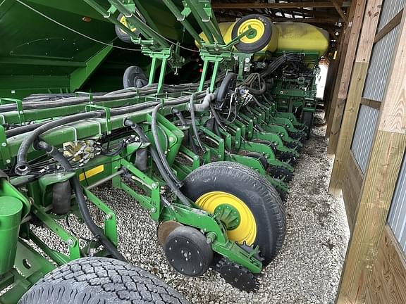 Image of John Deere 1770 Primary image