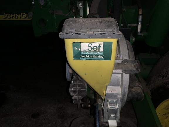 Image of John Deere 1770 equipment image 2