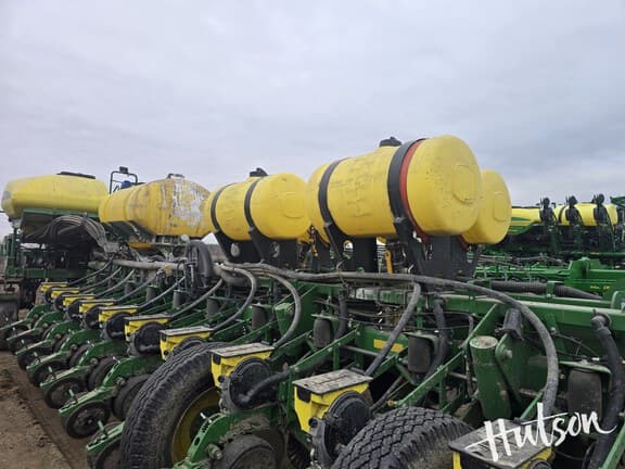 Image of John Deere 1770 equipment image 3