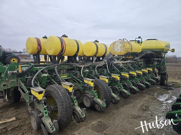 Image of John Deere 1770 equipment image 2