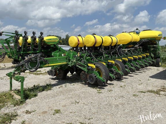Image of John Deere 1770 equipment image 4