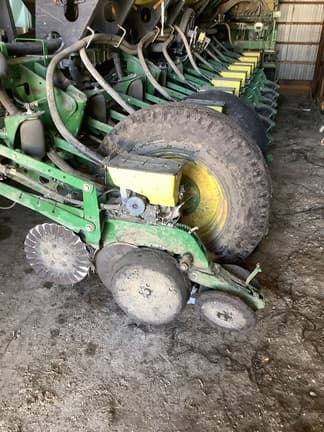 Image of John Deere 1770 equipment image 3