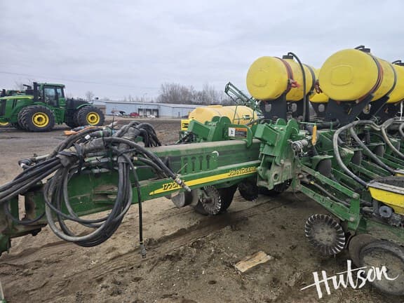 Image of John Deere 1770 equipment image 1