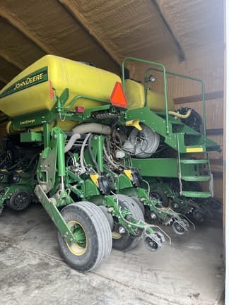 Image of John Deere 1770 equipment image 3