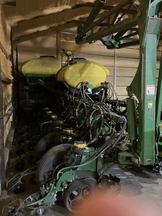Image of John Deere 1770 equipment image 1