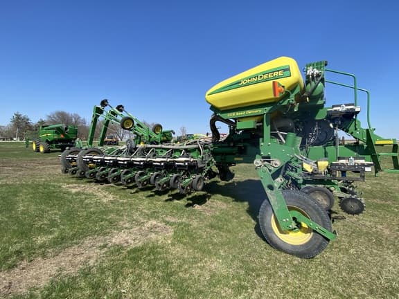 Image of John Deere 1770 equipment image 4