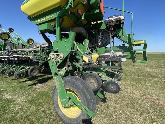 Image of John Deere 1770 equipment image 4
