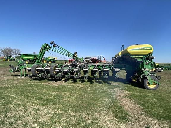 Image of John Deere 1770 equipment image 2