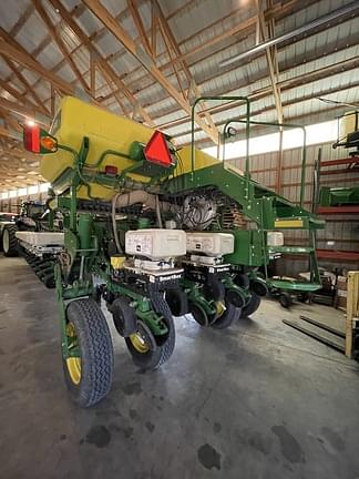 Image of John Deere 1770 equipment image 2