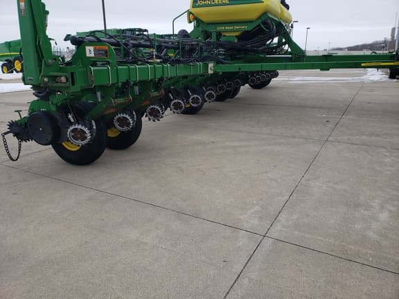 Image of John Deere 1770 equipment image 2