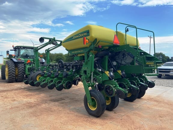 Main image John Deere 1770